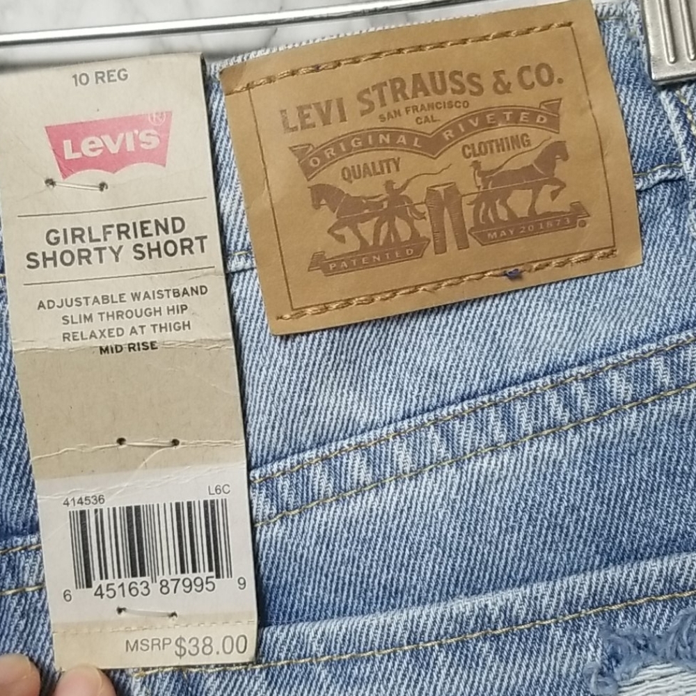 Levi's Girlfriends Shorty Short - Picture 6 of 7